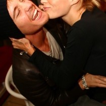 dhanisasongspremiarthewhiteroom110806